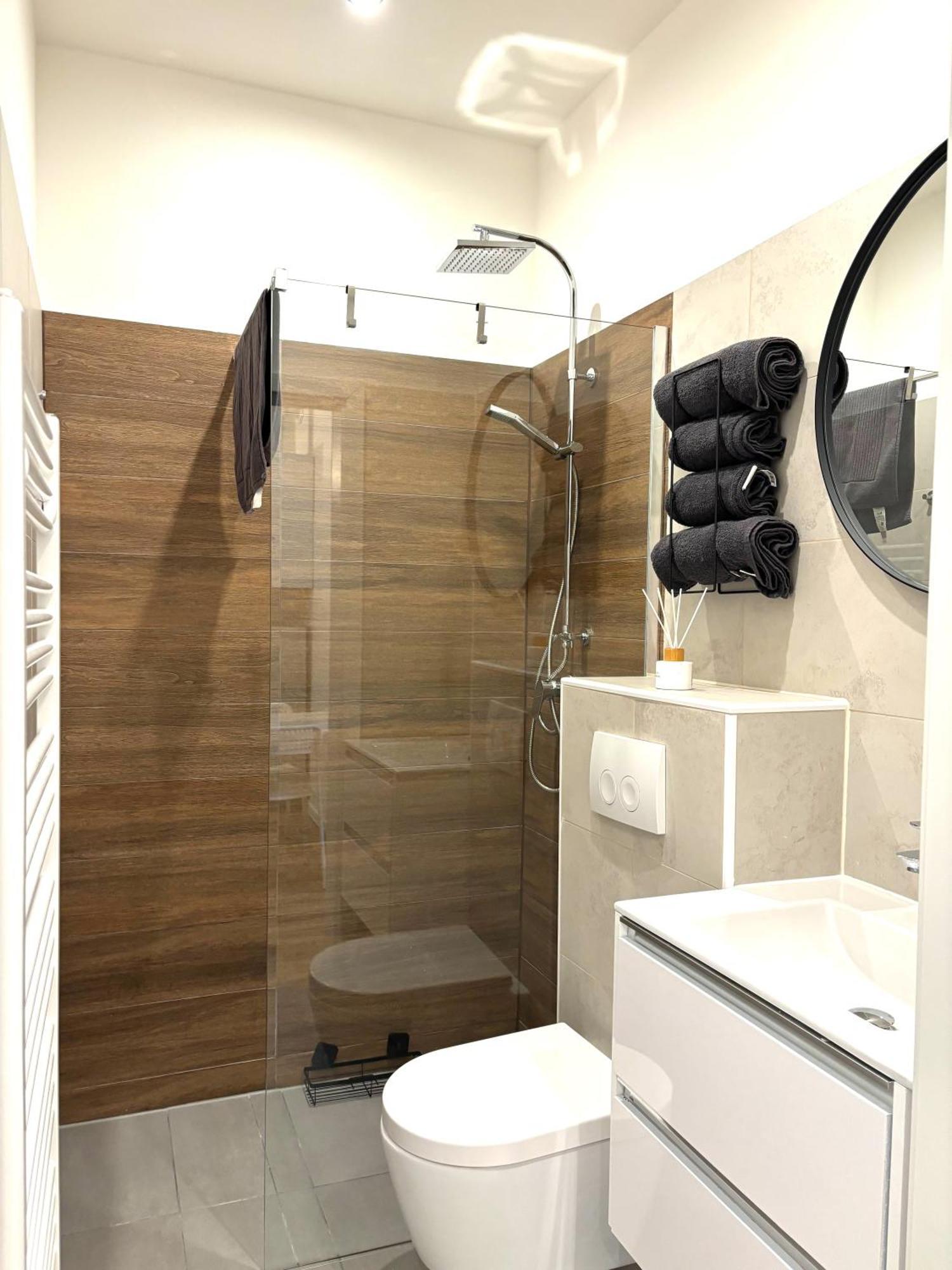 Traumhafte Wohnung Fuer 2, Walk In Dusche, Extra Kueche, Nespresso, Zentral Wien Exteriör bild