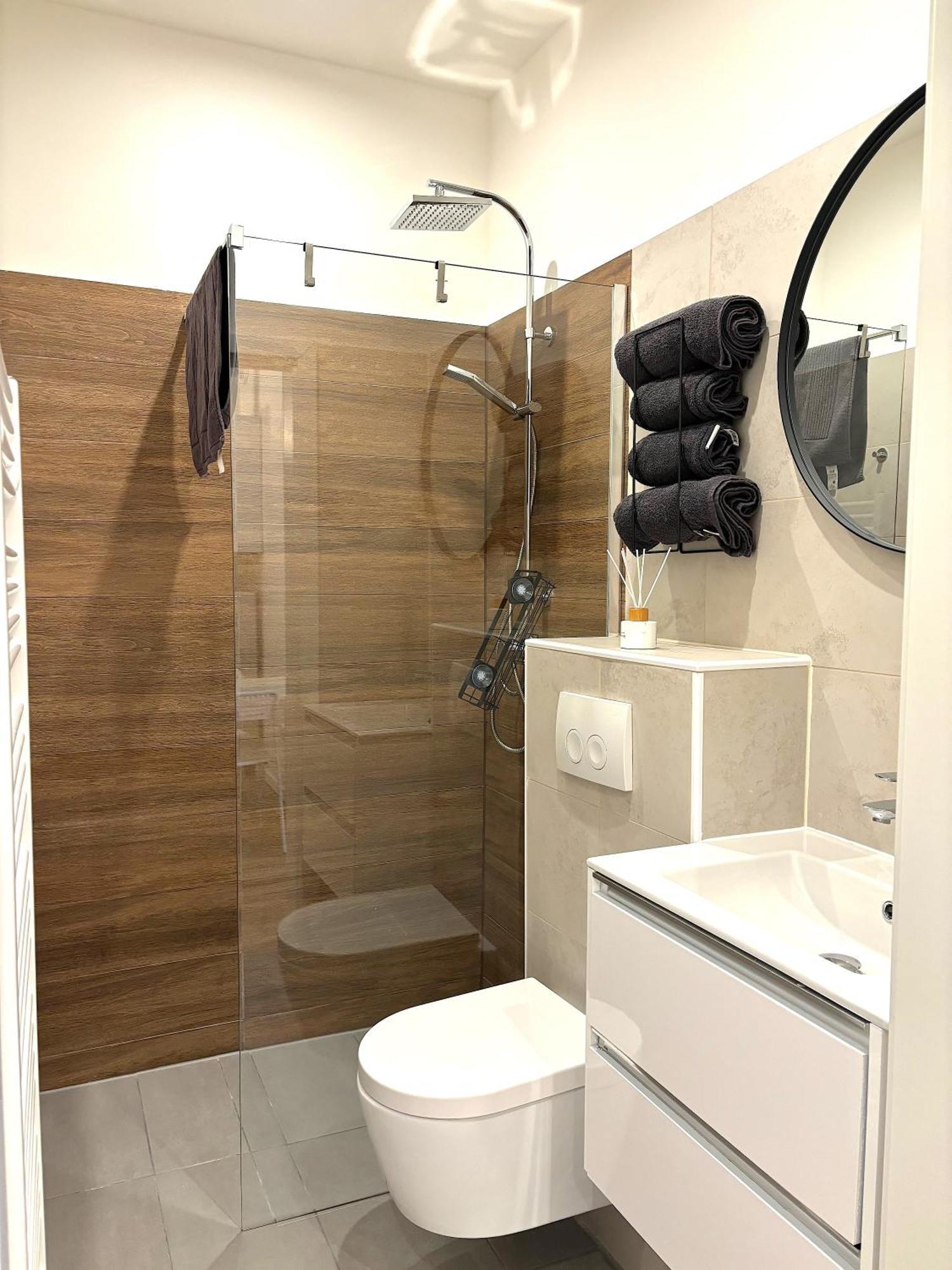 Traumhafte Wohnung Fuer 2, Walk In Dusche, Extra Kueche, Nespresso, Zentral Wien Exteriör bild